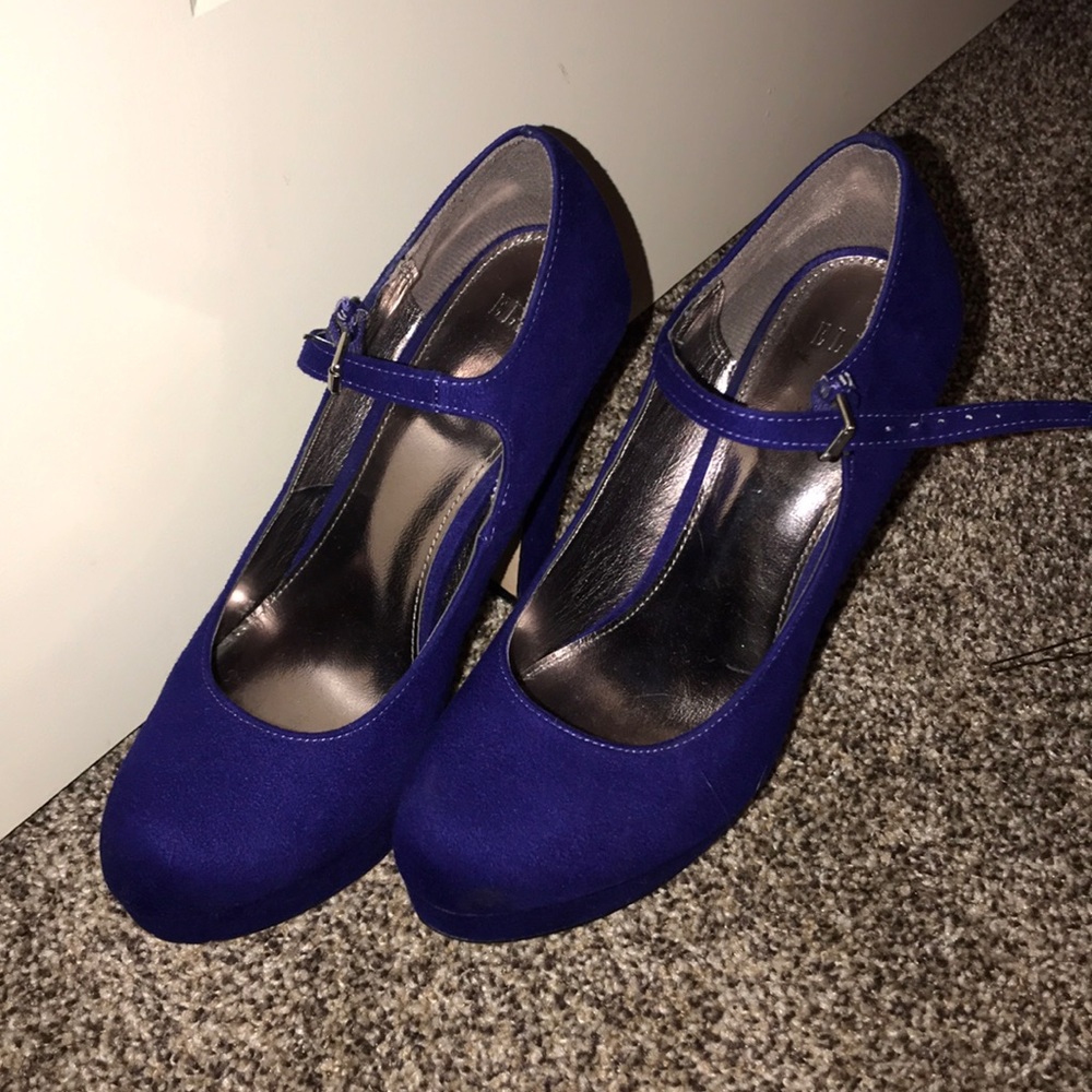 Elle Pumps - Picture 2 of 4